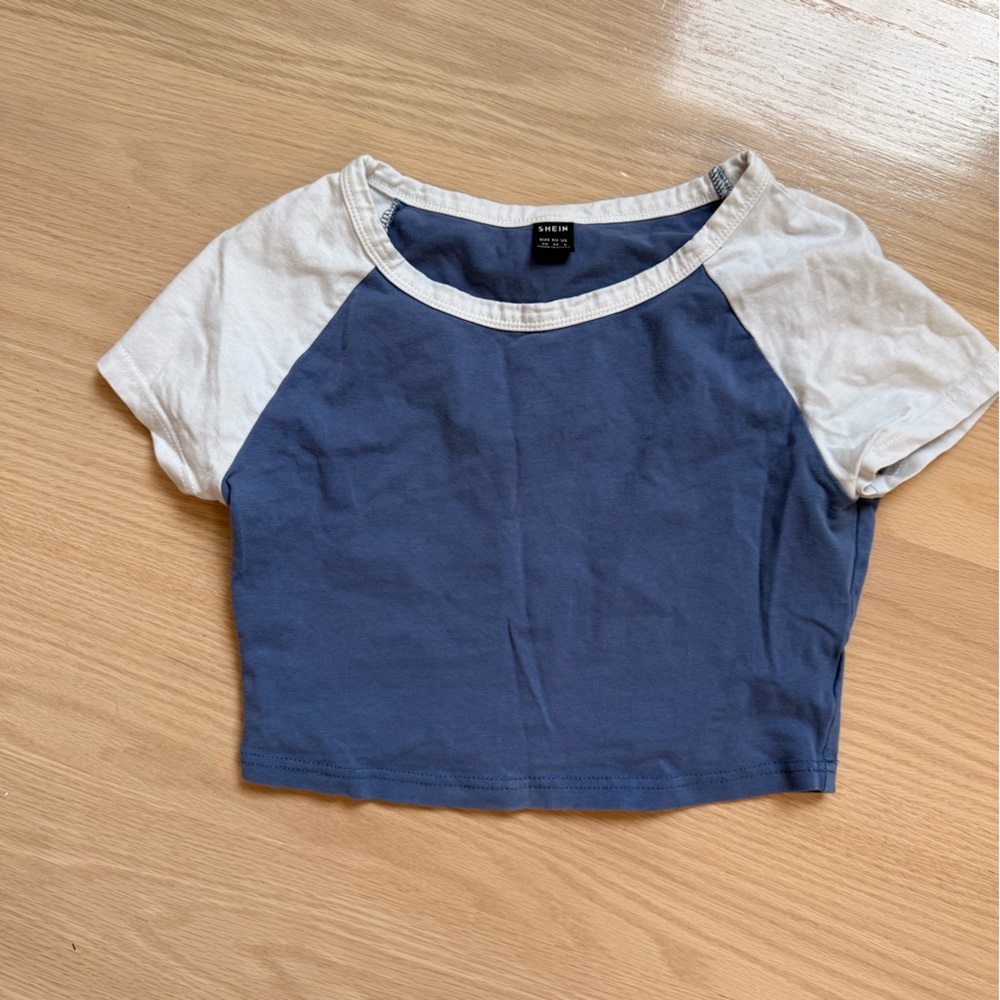 SHEIN Blue $ White Cropped T